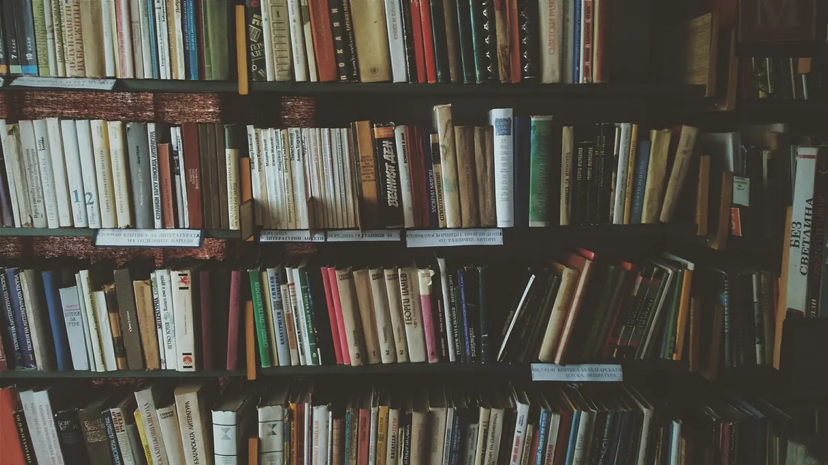 Self-Publishing vs Traditional Publishing in the UK: A Practical Comparison